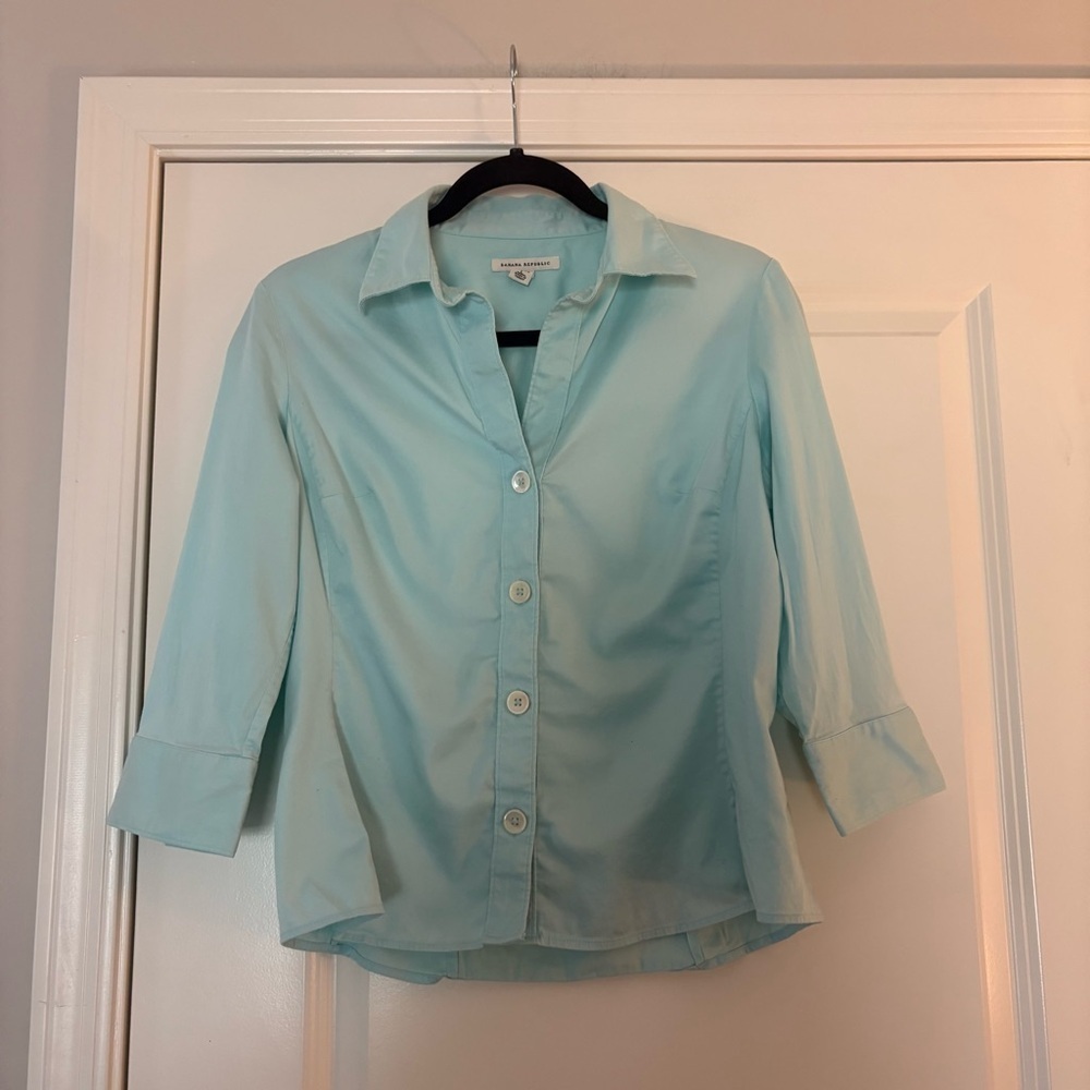 Banana Republic Women's Light Blue Button-Up Cotton Shirt
